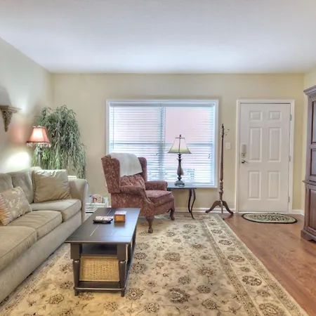 Colonial Crest 107 - Great Location! - You Can Walk To Town! Condo